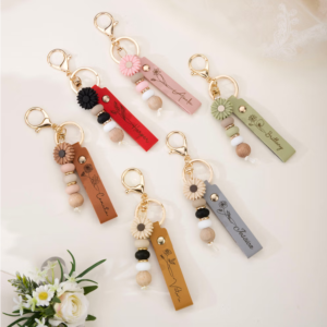 Personalized Birth Flower PU Leather Keychain with Engraved Name and Daisy Bead Pendant Wedding Party Birthday Gift for Bridesmaids Friends